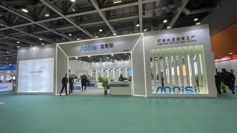 党建展厅作为展示党建工作成果和党员风采的重要场所，其设计需注重以下几个方面：